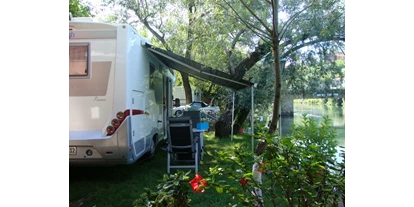 Place de parking pour camping-car - Bosnie-Herzégovine - River camp Aganovac 
June 2015. - River camp Aganovac