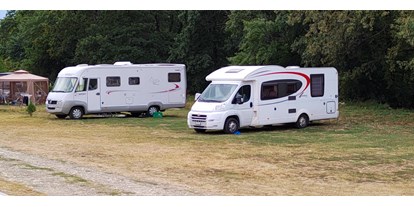 Motorhome parking space - WLAN: am ganzen Platz vorhanden - Bulgaria - Camping Safari