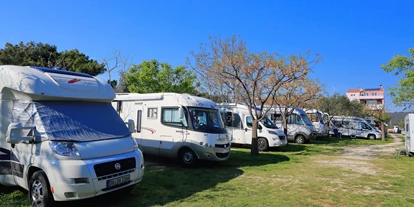 Plaza de aparcamiento para autocaravanas - öffentliche Verkehrsmittel - Croacia - Camp Matea
