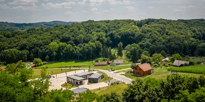 Parkeerplaats voor camper - Bademöglichkeit für Hunde - Centraal-Kroatië - Slavonië - Wine Camp Hažić - Wine Camp Hazic