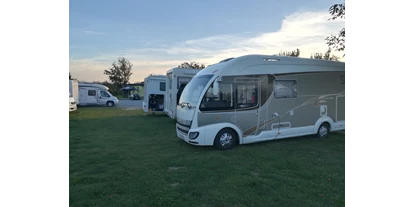Place de parking pour camping-car - Wohnwagen erlaubt - Croatie centrale - Slavonie - Mini camping Vinia