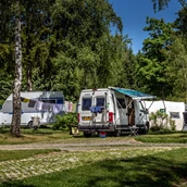 Parkeerplaats voor campers - befestigte Stellplätze im Campingbereich - Camping Auf Kengert