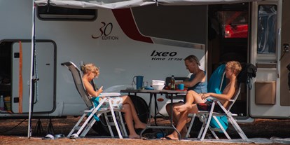 Reisemobilstellplatz - Bademöglichkeit für Hunde - Adria - RVPark in the Sun - MCM Camping