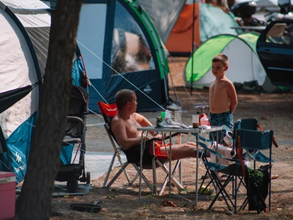 Reisemobilstellplatz - Frischwasserversorgung - Bar - Tent pitch - MCM Camping
