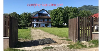 Place de parking pour camping-car - Wohnwagen erlaubt - Roumanie Est - Camping la Gradina