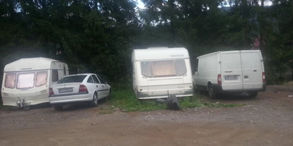 Place de parking pour camping-car - Wohnwagen erlaubt - Roumanie Est - Camping Aviator Busteni