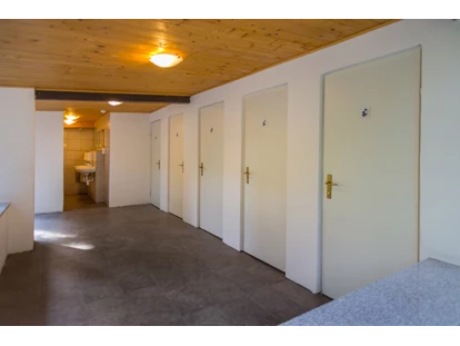 Reisemobilstellplatz - Grauwasserentsorgung - Prebold - Part of our toilete and eco shower areas with alway hot water available. - Forest Camping Mozirje