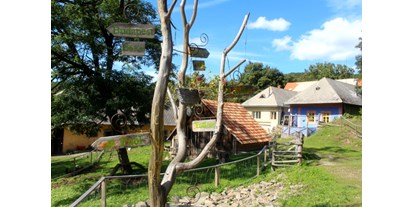 Reisemobilstellplatz - Duschen - Horné Plachtince - Camping en accommodations Modrá Farma