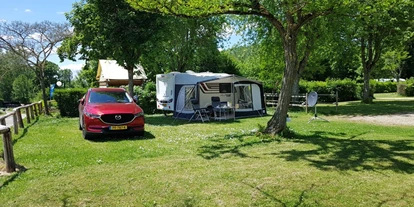 Place de parking pour camping-car - Angelmöglichkeit - Saint-Avit-de-Vialard - Camping le Chateau