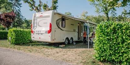 Reisemobilstellplatz - Wohnwagen erlaubt - Stellplatz am Fluss - Camping Côté Vercors