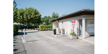 Reisemobilstellplatz - Umgebungsschwerpunkt: Fluss - Isère - Empfang mit Schranke - Camping Côté Vercors