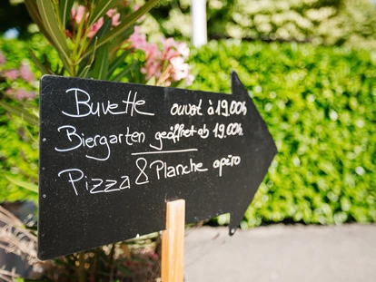 Reisemobilstellplatz - Art des Stellplatz: im Campingplatz - Chabeuil - Wir begrüßen Sie in unserem kleinen Biergarten mit kalten Getränken und frischgemachter Pizza - Camping Côté Vercors