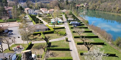Reisemobilstellplatz - Umgebungsschwerpunkt: Fluss - Isère - Luftbild des Platzes - Camping Côté Vercors