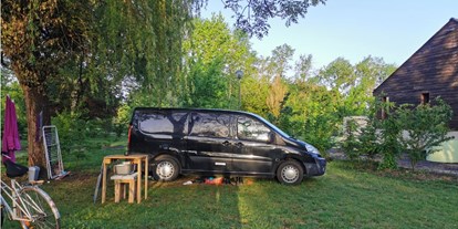Motorhome parking space - La Ville-aux-Dames - Vehicule, electricity caravan, van, motorhome... - Camping La Vallée de l'Indre