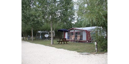 Reisemobilstellplatz - Wohnwagen erlaubt - Frankreich - Le Cormier  Camping d'Obterre