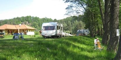 Reisemobilstellplatz - Art des Stellplatz: bei Gewässer - Černá v Pošumaví - Camping Paradijs