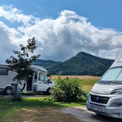 Espacio de estacionamiento para vehículos recreativos - Camping Bozanov