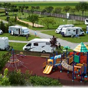 RV parking space - Camping Oase Praag