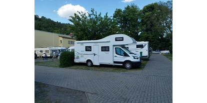 Parkeerplaats voor camper - Art des Stellplatz: im Campingplatz - Zlatníky-Hodkovice - Camp Sokol Troja