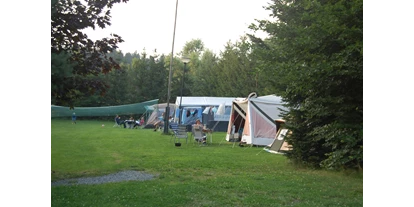 Plaza de aparcamiento para autocaravanas - Región de Moravia del Sur - Vlaggemast veld - SVR Camping De Bongerd CZ