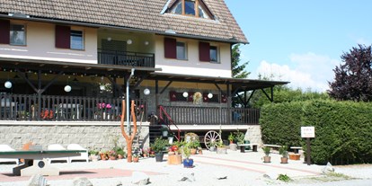 Reisemobilstellplatz - Třebíč - Hauptgebäude mit Rezeption und Sanitäranlagen - Camping Vidlák
