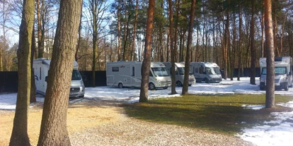 Place de parking pour camping-car - Wohnwagen erlaubt - Warschau - Camping Motel Wok nr 90