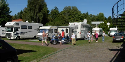 Place de parking pour camping-car - SUP Möglichkeit - Ustronie Morskie - Camping Rodzinny nr 105