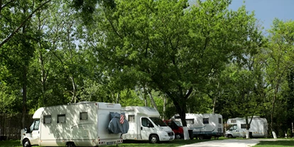 Reisemobilstellplatz - Wohnwagen erlaubt - Mittelungarn - Camping Arena - Budapest - Arena Camping - Budapest