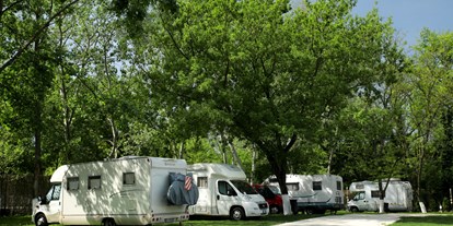 Motorhome parking space - Wintercamping - Hungary - Camping Arena - Budapest - Arena Camping - Budapest