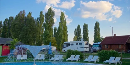 Parkeerplaats voor camper - Swimmingpool - Szentkirály - Barack Thermal Camping Tiszakécske