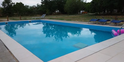 Plaza de aparcamiento para autocaravanas - Hungría - Private swimmingpool - Camping Puszta Eldorado