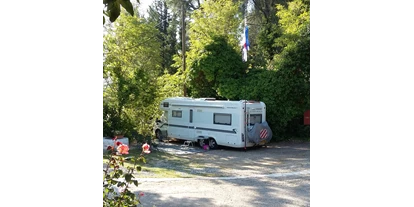 Plaza de aparcamiento para autocaravanas - Stromanschluss - Grecia - Camping Diana