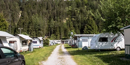 Motorhome parking space - WLAN: am ganzen Platz vorhanden - Tyrol - Camping Biberhof - Stellplatz am Camping Biberhof