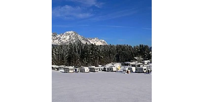 Motorhome parking space - Wohnwagen erlaubt - Walchsee - Franzlhof in Söll Campingplatz Winter - Camping Franzlhof