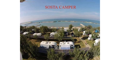 Place de parking pour camping-car - Badestrand - Italie - Area Sosta Costa Verde