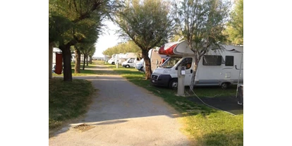 Plaza de aparcamiento para autocaravanas - Italia - Area Sosta Costa Verde