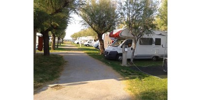 Motorhome parking space - Duschen - Italy - Area Sosta Costa Verde