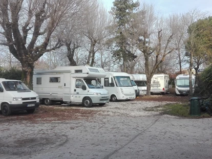 Place de parking pour camping-car - Art des Stellplatz: vor Campingplatz - Adria - Camping Sabbiadoro