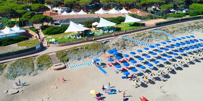 Motorhome parking space - Umgebungsschwerpunkt: Strand - Vignola Mare - Campingplatz Baia Blu La Tortuga****