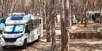 Place de parking pour camping-car - Tennis - Italie - Campingplatz Baia Blu La Tortuga****