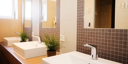 Reisemobilstellplatz - Entsorgung Toilettenkassette - PLZ 23774 (Deutschland) - Komfortsanitär mit Hotelcharakter - Wohnmobilpark Ostseeblick
