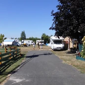 Place de stationnement pour camping-car - Unsere Einfahrt - H+R Mobilcamping Balaton Süd