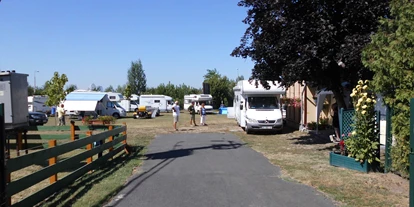 Place de parking pour camping-car - Entsorgung Toilettenkassette - Transdanubie du Sud - Unsere Einfahrt - H+R Mobilcamping Balaton Süd