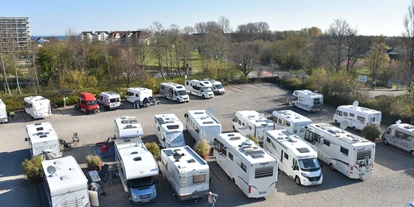 Place de parking pour camping-car - Art des Stellplatz: Sportstätte - Schleswig-Holstein - MeerReise Camping Wohnmobilhafen