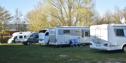 Place de parking pour camping-car - öffentliche Verkehrsmittel - Grube - MeerReise Camping Wohnmobilhafen