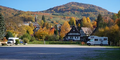 Motorhome parking space - öffentliche Verkehrsmittel - Schwarzwald - Herbstfarben in Sasbachwalden - Wohnmobilstellplatz Sasbachwalden