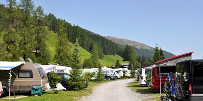 Parkeerplaats voor camper - öffentliche Verkehrsmittel - Savognin - Camping RinerLodge