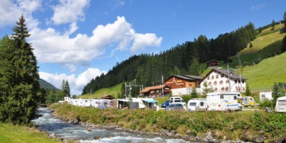 Plaza de aparcamiento para autocaravanas - Stromanschluss - Alpen - Camping RinerLodge