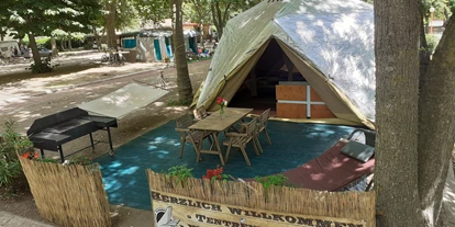 Plaza de aparcamiento para autocaravanas - Bademöglichkeit für Hunde - Surfcamp Bolsena @ Lido Camping