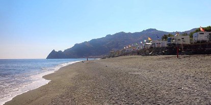 Reisemobilstellplatz - Messina - Spiaggia con vista Capo Sant'Alessio e Piazzole fronte mare - Parco di Campeggio La Focetta Sicula
